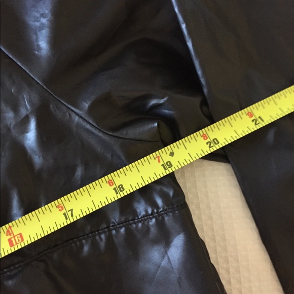 Nike Packable Swoosh Jacket NSW Women’s 872051-010 - Picture 4 of 8